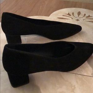 Everlane V Heel black suede